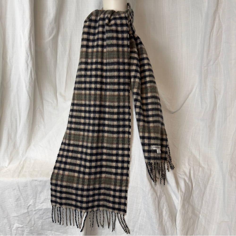 Johnstons Of Elgin Classic Plaid Wool Scarf in Black and Tan